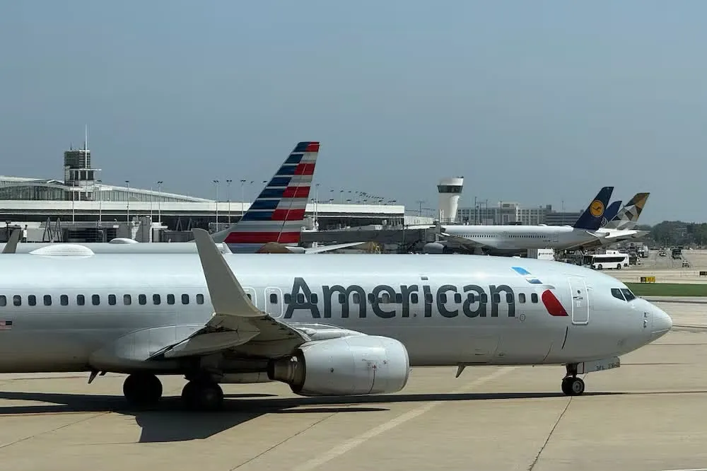 American Airlines reanuda operaciones tras falla técnica que obligó a detener sus vuelos